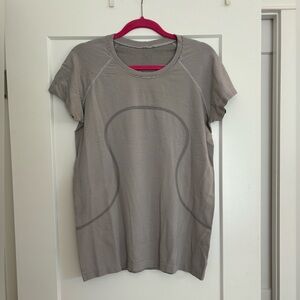 lululemon Swiftly Tech Hip Length Short Sleeve / Size 12 / Black & White Stripe